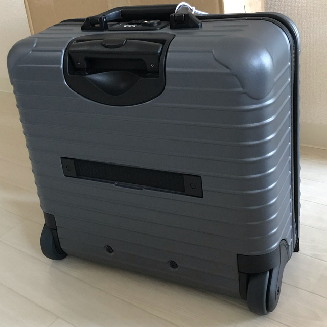 RIMOWA(リモワ)のbonnemido 様専用リモワ サルサ 2輪 二輪 TSAマットグレー 25L メンズのバッグ(トラベルバッグ/スーツケース)の商品写真