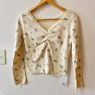 ページボーイ(PAGEBOY)のPAGE BOY 小花柄 Tシャツ(シャツ/ブラウス(長袖/七分))