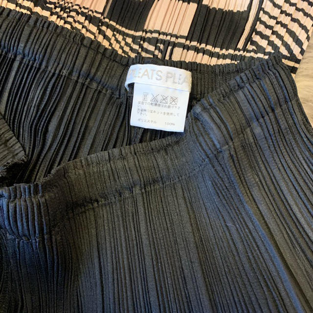 PLEATS PLEASE ISSEY MIYAKE(プリーツプリーズイッセイミヤケ)の専用 イッセイミヤケ プリーツプリーズ 変形サブリナパンツ レディースのパンツ(クロップドパンツ)の商品写真