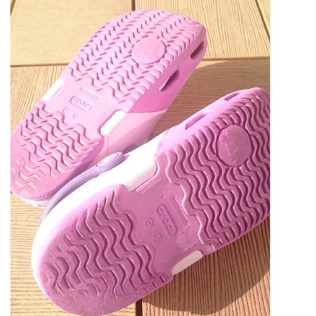 crocs(クロックス)のcrocs  クロックス  C12  シビッツ付  ソフィア  キティ キッズ/ベビー/マタニティのキッズ靴/シューズ(15cm~)(サンダル)の商品写真