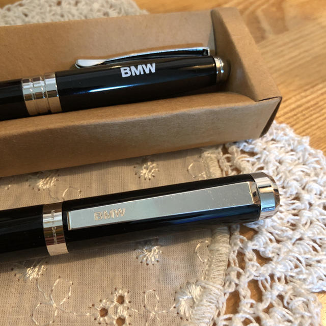 BMW(ビーエムダブリュー)のBMW 高級感のある ボールペン 2本セット 送料込み インテリア/住まい/日用品の文房具(ペン/マーカー)の商品写真