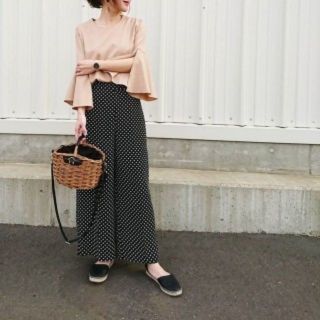 ザラ(ZARA)のZARA ドット柄ワイドパンツ M(カジュアルパンツ)