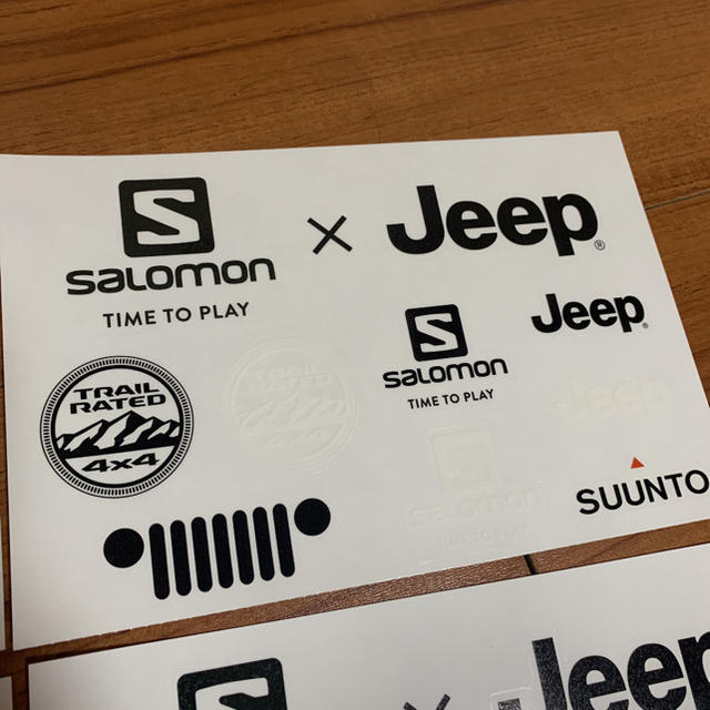 SALOMON(サロモン)のメロンパン様専用JEEP×salomon ステッカー2枚 スポーツ/アウトドアのスノーボード(アクセサリー)の商品写真