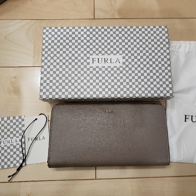 FURLA ラウンドファスナー長財布財布