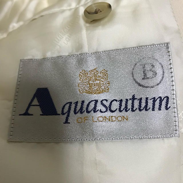 AQUA SCUTUM(アクアスキュータム)の★美品★ Aquascutum アクアスキュータム 金ボタンテーラードジャケット レディースのジャケット/アウター(テーラードジャケット)の商品写真