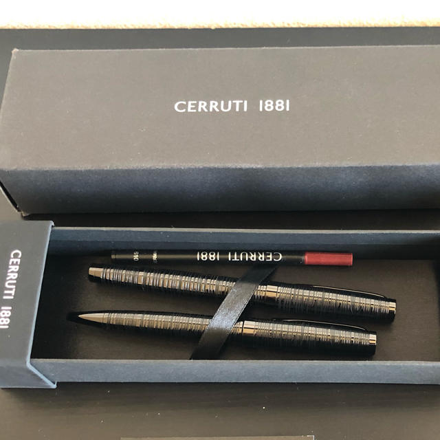 Cerruti(セルッティ)の(新品未使用) CERRUTI ペンセット インテリア/住まい/日用品の文房具(ペン/マーカー)の商品写真