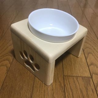 ハンドメイド 木製餌台 、フードテーブル、食器台、餌入れ、猫、子犬用 ハンドメイド 木製餌台 、フードテーブル、食器台、餌入れ、猫、子犬用