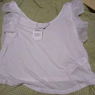 ザラ(ZARA)のザラ　フリル白Tシャツ　新品、未使用(Tシャツ(半袖/袖なし))