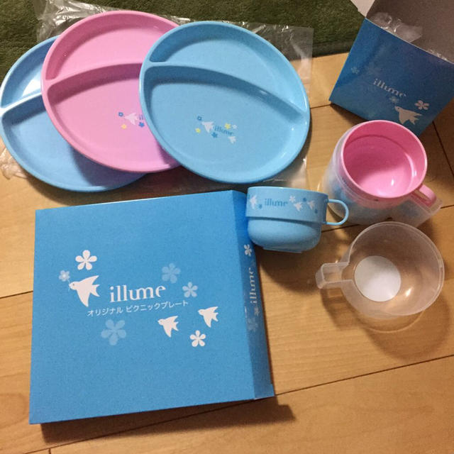 illume(イリューム)の新品☆未使用☆ピクニックプレート・コップ その他のその他(その他)の商品写真