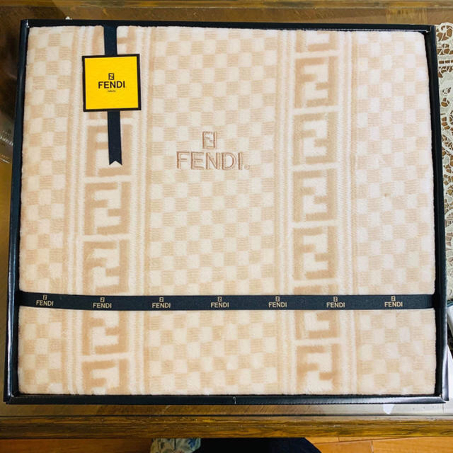 FENDI(フェンディ)の未使用 FENDI コットンボアシーツ インテリア/住まい/日用品の寝具(シーツ/カバー)の商品写真