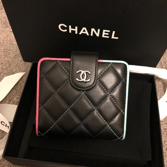 CHANEL 二つ折り財布