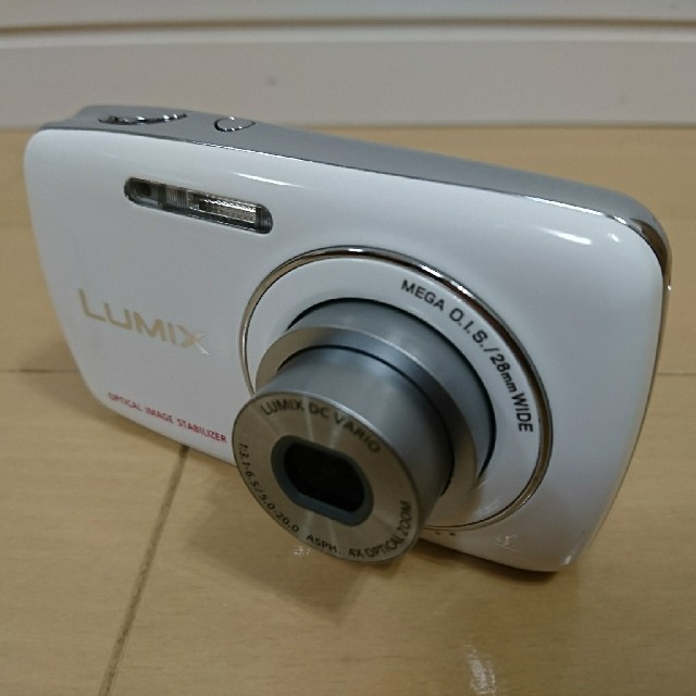 Panasonic(パナソニック)の★美品★パナソニック LUMIX S1 ホワイト+液晶保護フィルム スマホ/家電/カメラのカメラ(コンパクトデジタルカメラ)の商品写真