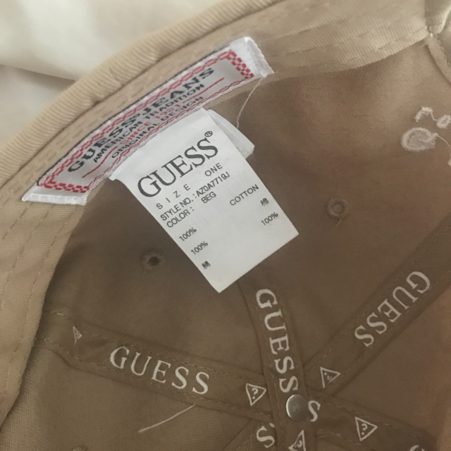 GUESS(ゲス)のGUESSツイルキャップ帽 レディースの帽子(キャップ)の商品写真