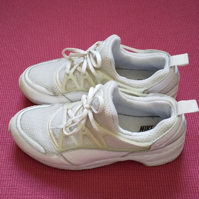 NIKE(ナイキ)のナイキ エアハラチ 27 メンズの靴/シューズ(スニーカー)の商品写真