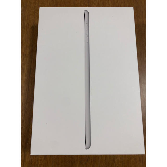 iPad mini 3 Wi-Fiモデル 64GB シルバー（ケースカバー付き）