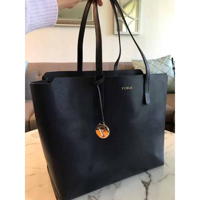 トートバッグ新品未使用 FURLA Sally ラップトップトートバッグ