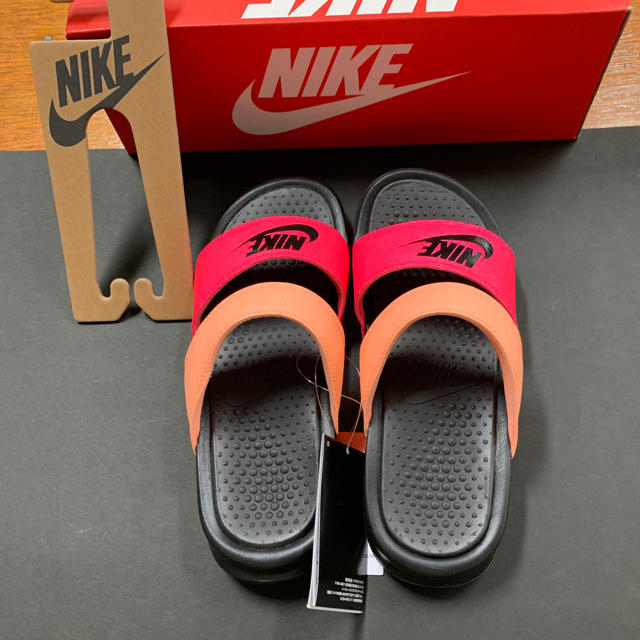 NIKE(ナイキ)のNIKE WMNS BENASSI DUO ULTRA SLIDE レディースの靴/シューズ(サンダル)の商品写真