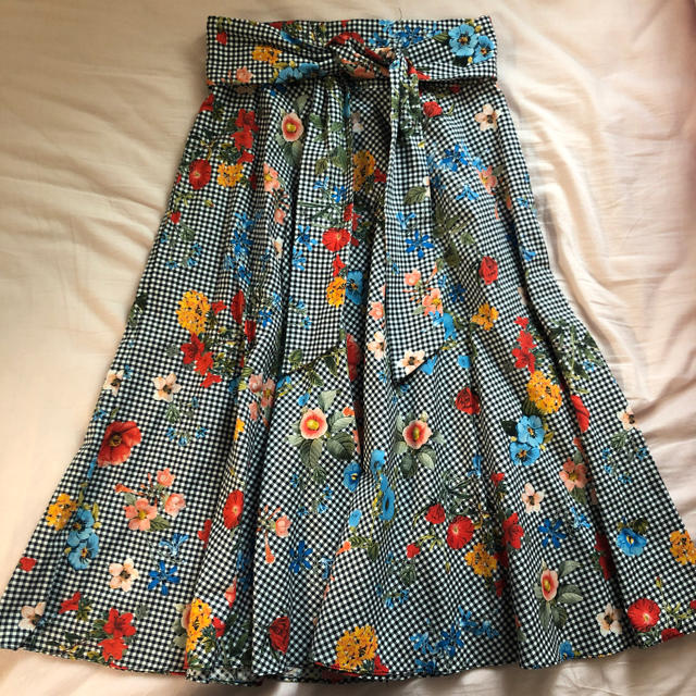 ZARA(ザラ)のZARA ギンガムチェック花柄スカート レディースのスカート(ひざ丈スカート)の商品写真