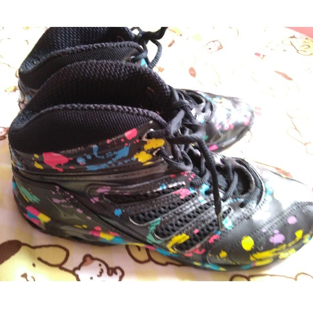 MIZUNO(ミズノ)のミズノ ウェーブダイバーズ ペンキ柄 24.5 レディースの靴/シューズ(スニーカー)の商品写真