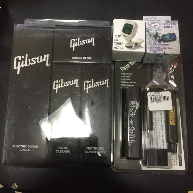 Gibson(ギブソン)のギブソンメンテナンスキット+チューナー+ツール 楽器のギター(その他)の商品写真