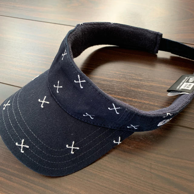 NEW ERA(ニューエラー)の美品！！ニューエラサンバイザー 紺色 スポーツ/アウトドアのゴルフ(ウエア)の商品写真