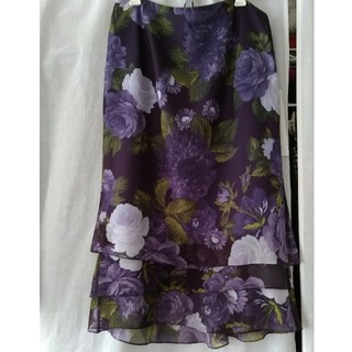 ノーベスパジオ(NOVESPAZIO)の裾フレアー花柄スカート　(ひざ丈スカート)
