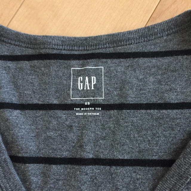 GAP(ギャップ)のプリン様専用　新品 GAP グレーボーダー 長袖Tシャツ レディースのトップス(Tシャツ(長袖/七分))の商品写真