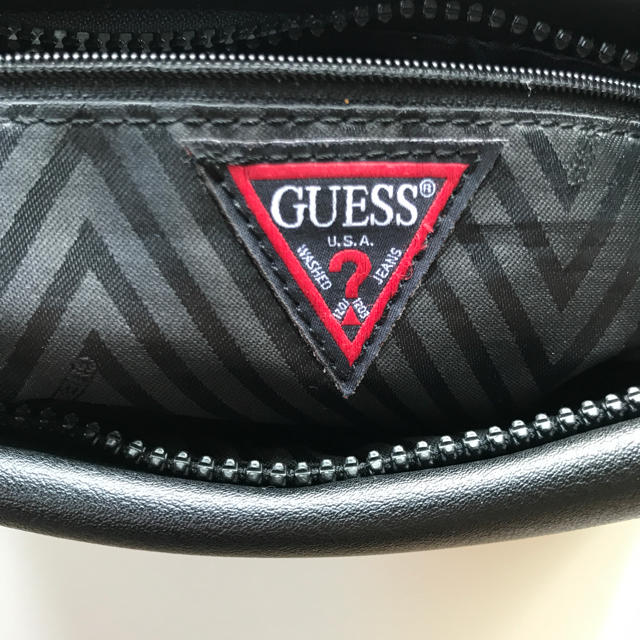 GUESS(ゲス)のGUESS クラッチバッグ 中古 ブラック 黒 メンズのバッグ(セカンドバッグ/クラッチバッグ)の商品写真