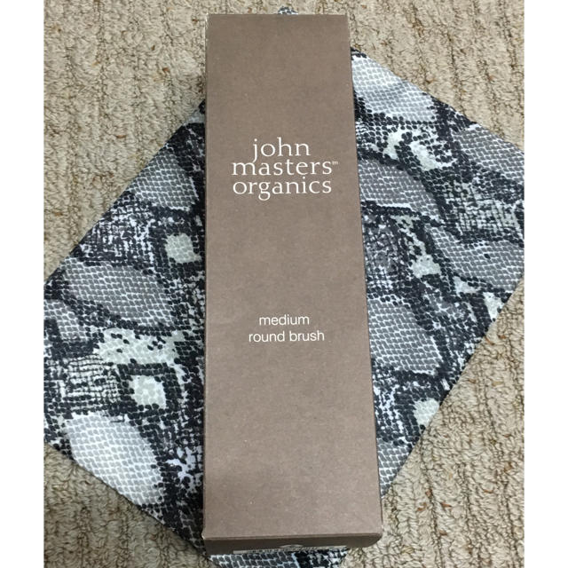 John Masters Organics(ジョンマスターオーガニック)のジョンマスターオーガニック  ラウンドブラシ （新品） コスメ/美容のヘアケア/スタイリング(ヘアブラシ/クシ)の商品写真