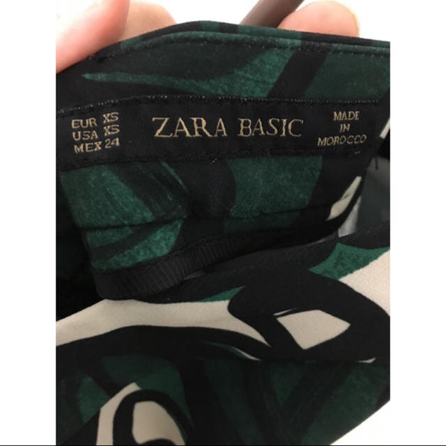 ZARA(ザラ)のZARA リーフ柄 スカート XS レディースのスカート(ミニスカート)の商品写真