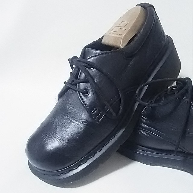 Dr.Martens(ドクターマーチン)の
希少ビンテージ!ドクターマーチン高級厚底シューズ人気の海外限定モデル黒!


 レディースの靴/シューズ(ローファー/革靴)の商品写真