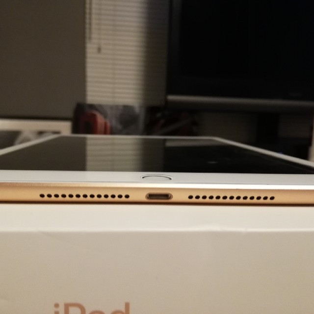 iPad(アイパッド)のipad6 32GB Cellularモデル ゴールド スマホ/家電/カメラのPC/タブレット(タブレット)の商品写真