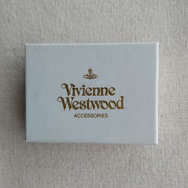 Vivienne Westwood(ヴィヴィアンウエストウッド)のVivienne Westwood ピンバッチ レディースのアクセサリー(ブローチ/コサージュ)の商品写真