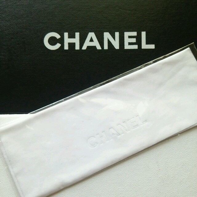 CHANEL(シャネル)のCHANELメガネ拭き レディースのファッション小物(サングラス/メガネ)の商品写真
