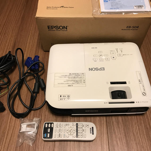 EPSON(エプソン)の【はなまる様専用】エプソン プロジェクター EB-S04 スマホ/家電/カメラのテレビ/映像機器(プロジェクター)の商品写真