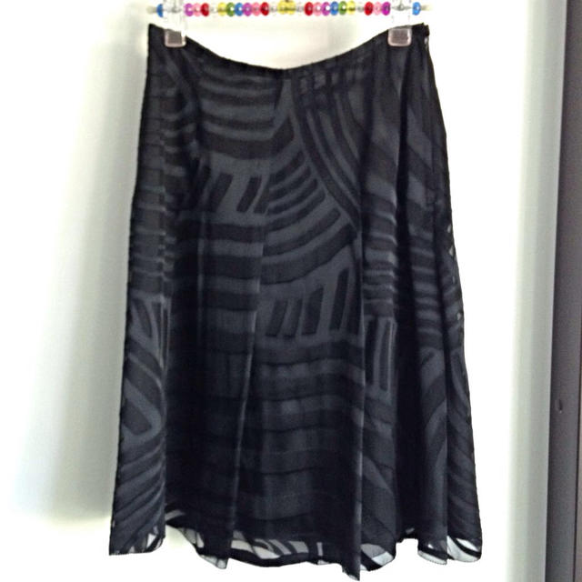 MICHEL KLEIN(ミッシェルクラン)の♪美品♪ おしゃれな黒色スカート レディースのスカート(ひざ丈スカート)の商品写真