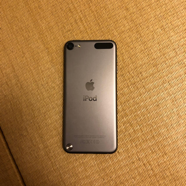 iPod touch(アイポッドタッチ)のiPod touch第5世代  64GB スマホ/家電/カメラのスマートフォン/携帯電話(スマートフォン本体)の商品写真