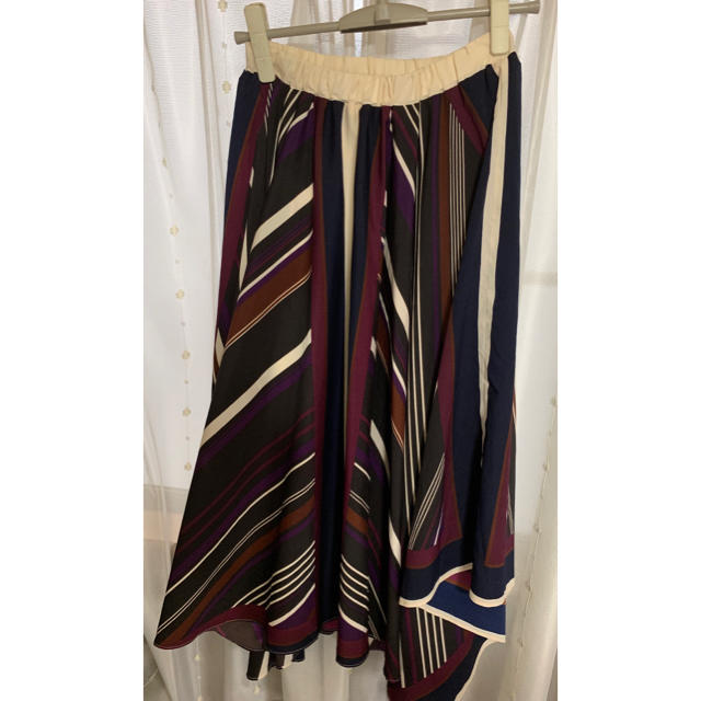 JEANASIS(ジーナシス)の美品 JEANASIS ジーナシス スカーフ柄 アシンメトリースカート レディースのスカート(ロングスカート)の商品写真