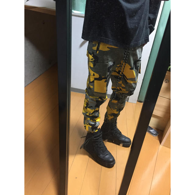 FEAR OF GOD(フィアオブゴッド)のDONCARE YELLOWCAMOCARGO PANTS Mサイズ メンズのパンツ(ワークパンツ/カーゴパンツ)の商品写真