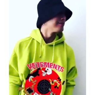 VETEMENTS cartoon embroiderd hoodie(パーカー)