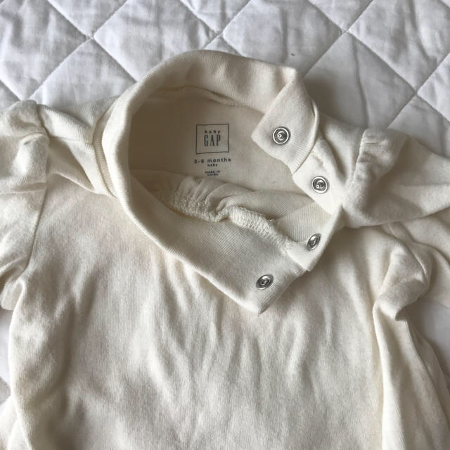 babyGAP(ベビーギャップ)のタートルネック キッズ/ベビー/マタニティのキッズ服女の子用(90cm~)(Tシャツ/カットソー)の商品写真