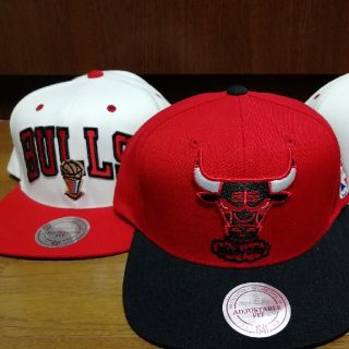 ミッチェルアンドネス(MITCHELL & NESS)のミッチェルアンドネス ブルズ bulls キャップ
3点セット(キャップ)