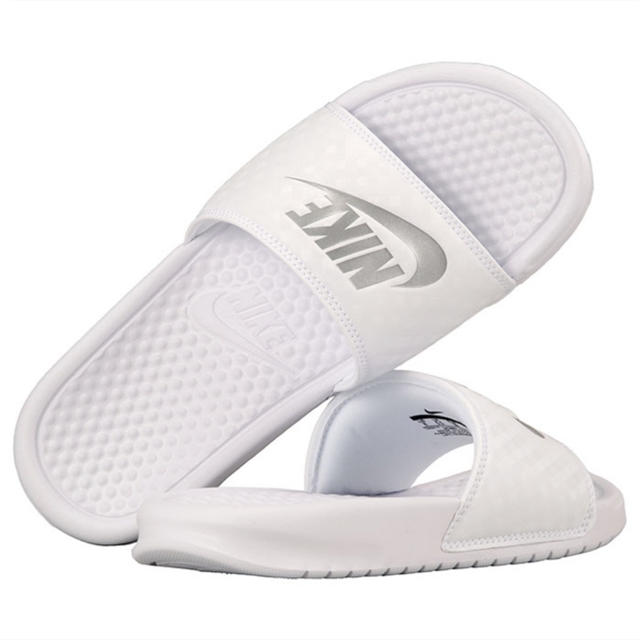 NIKE(ナイキ)のNIKE ナイキ WMNS BENASSI JDI ホワイト 25cm レディースの靴/シューズ(サンダル)の商品写真