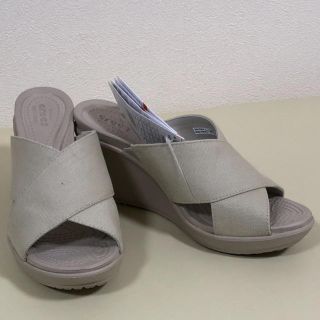 クロックス(crocs)の5/26 迄 crocs レイ2.0  xstrap wedge w6(サンダル)