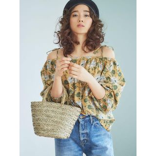 アングリッド(Ungrid)の【ungrid】再値下げ出品❤️人気商品❤️フラワーオフショルブラウス❤️(シャツ/ブラウス(長袖/七分))