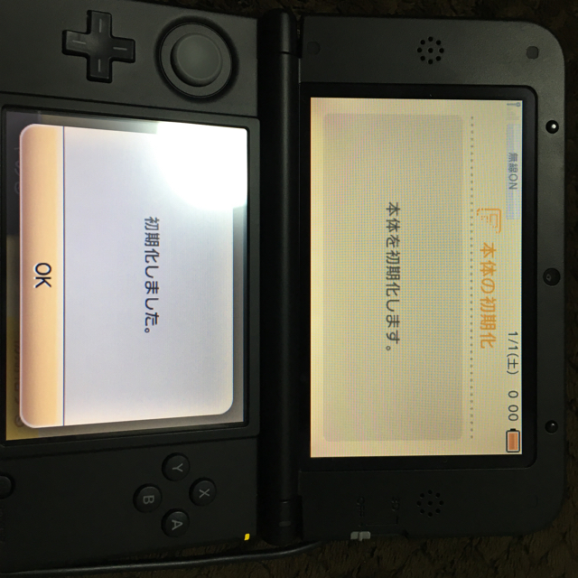 ニンテンドー3DS(ニンテンドー3DS)のニンテンドー3DS LL シルバー×ブラック エンタメ/ホビーのゲームソフト/ゲーム機本体(携帯用ゲーム機本体)の商品写真