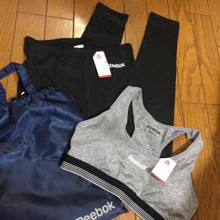 リーボック(Reebok)のリーボック☆ハーフトップ ＆レギンス＆バック(トレーニング用品)