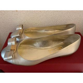 サルヴァトーレフェラガモ(Salvatore Ferragamo)のほぼ新品フェラガモのパンプス(ハイヒール/パンプス)