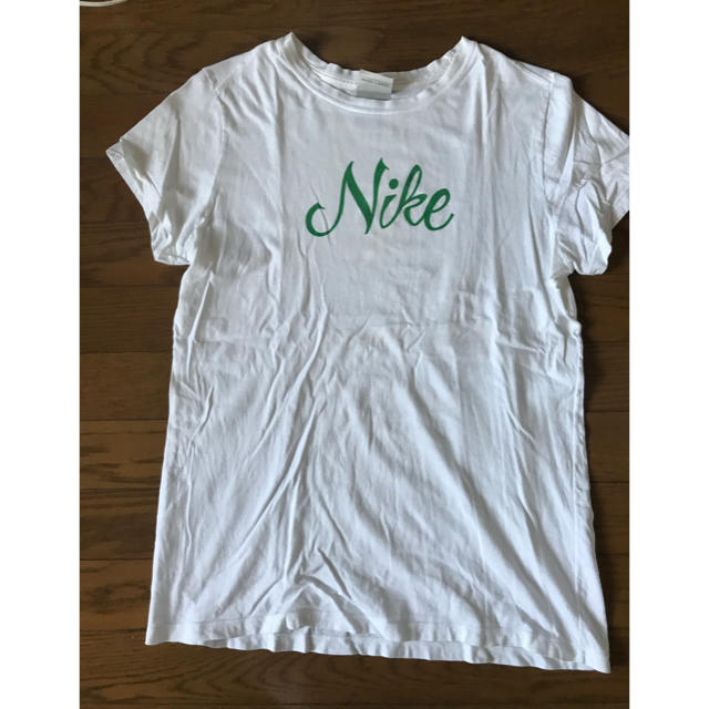 NIKE(ナイキ)のナイキのビンテージTシャツ レディースのトップス(Tシャツ(半袖/袖なし))の商品写真