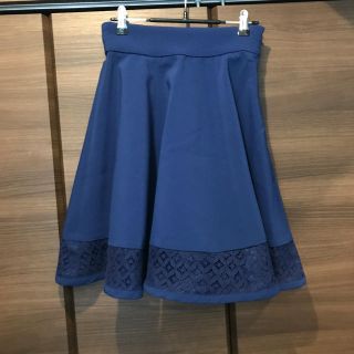 ジルバイジルスチュアート(JILL by JILLSTUART)のサーキュラースカート(ひざ丈スカート)